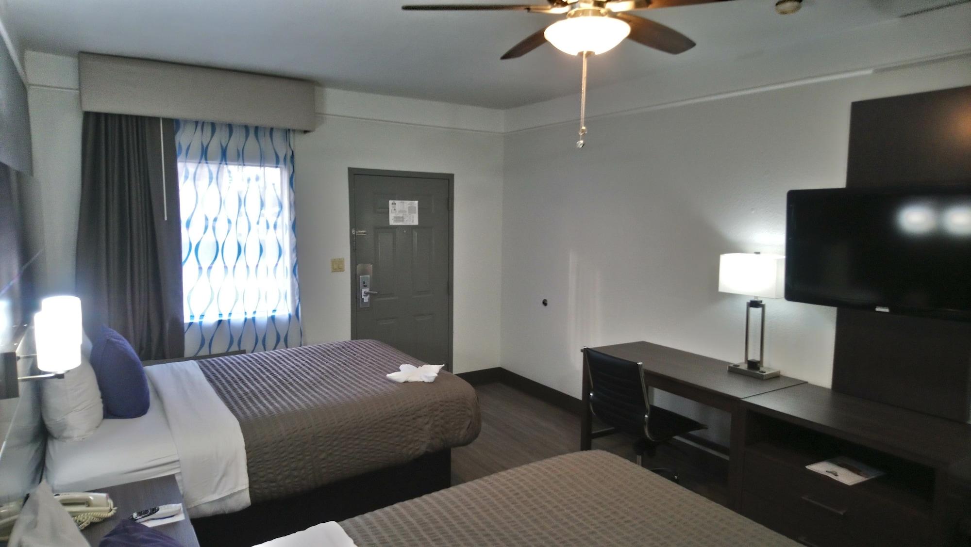 Days Inn & Suites By Wyndham Webster Nasa-Clearlake-Houston Bagian luar foto