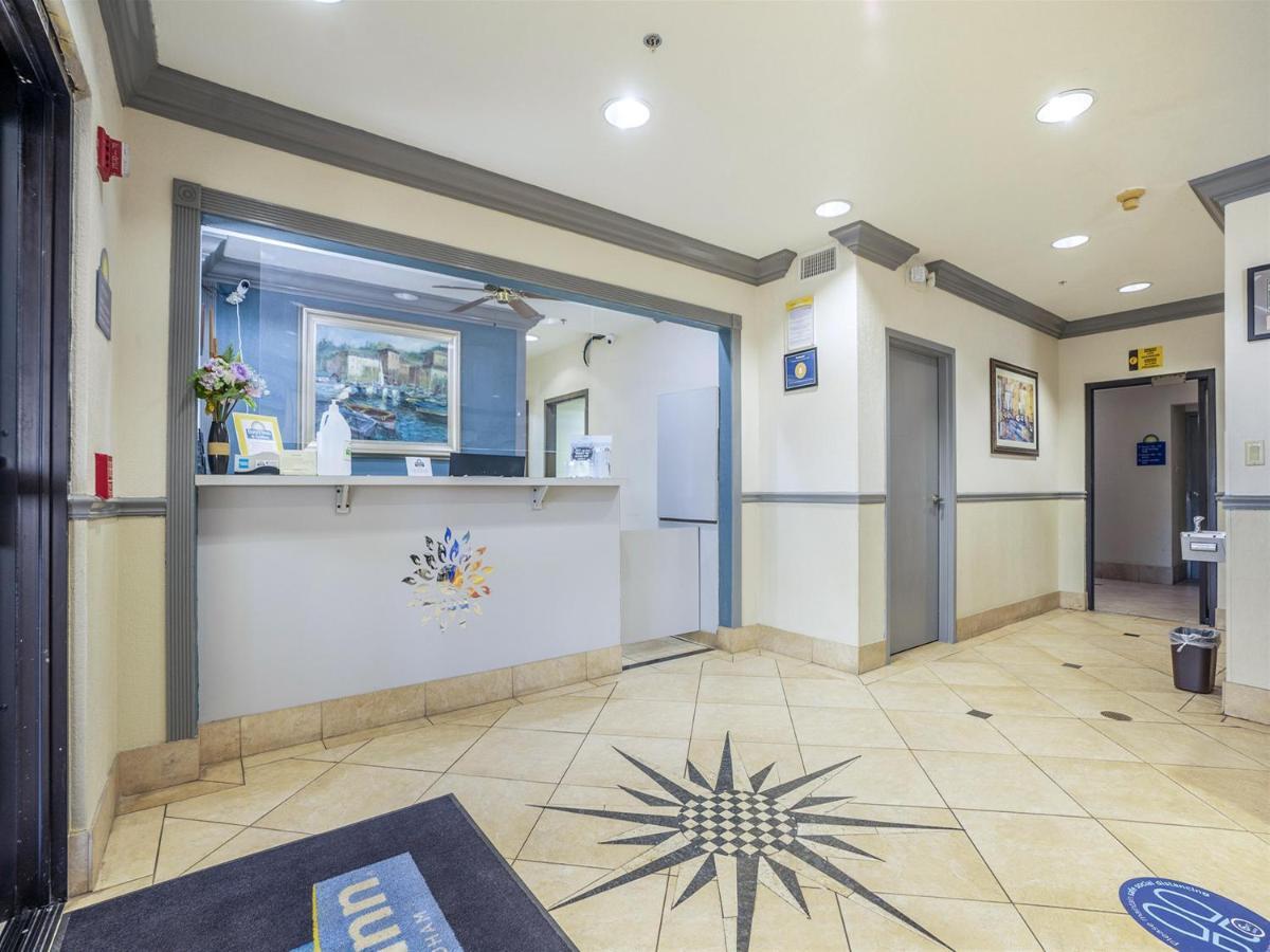Days Inn & Suites By Wyndham Webster Nasa-Clearlake-Houston Bagian luar foto