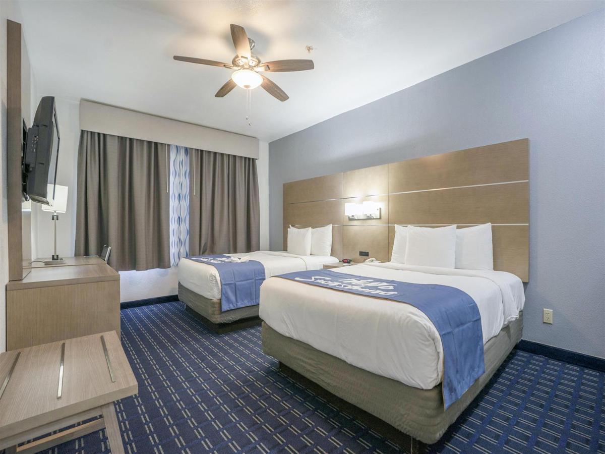 Days Inn & Suites By Wyndham Webster Nasa-Clearlake-Houston Bagian luar foto