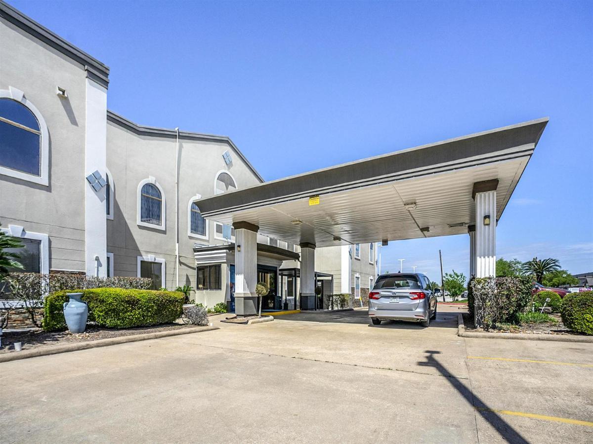 Days Inn & Suites By Wyndham Webster Nasa-Clearlake-Houston Bagian luar foto