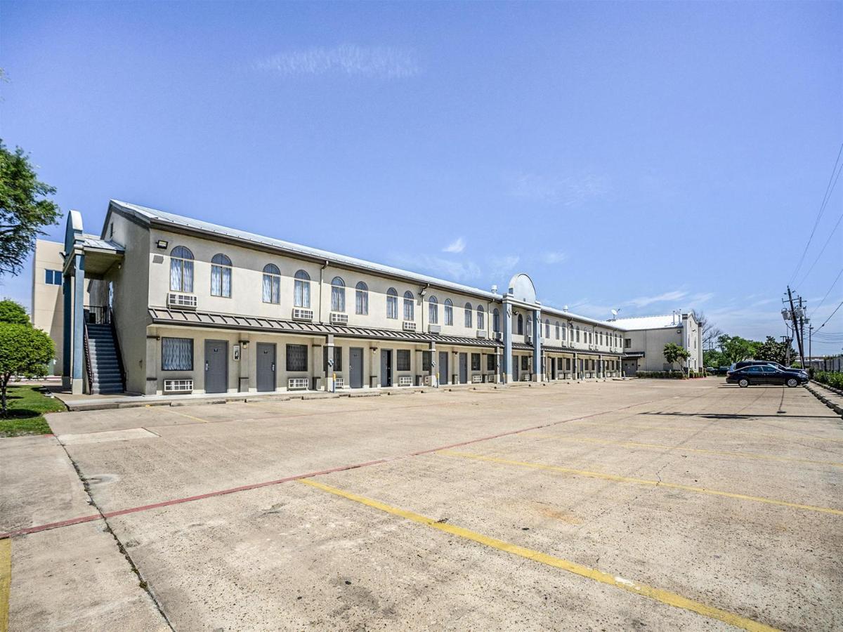 Days Inn & Suites By Wyndham Webster Nasa-Clearlake-Houston Bagian luar foto