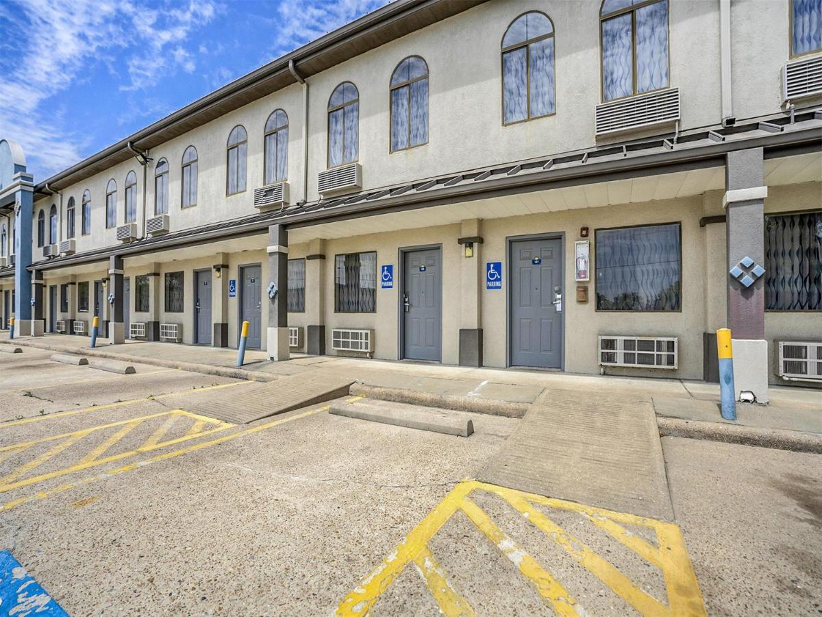 Days Inn & Suites By Wyndham Webster Nasa-Clearlake-Houston Bagian luar foto