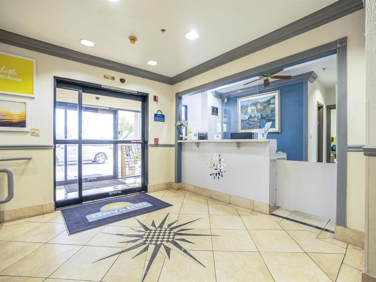 Days Inn & Suites By Wyndham Webster Nasa-Clearlake-Houston Bagian luar foto