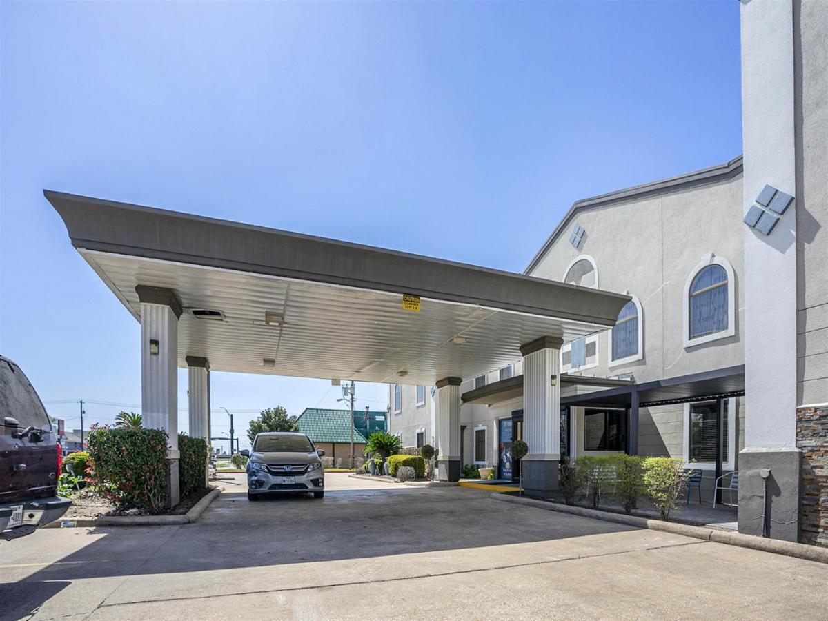 Days Inn & Suites By Wyndham Webster Nasa-Clearlake-Houston Bagian luar foto