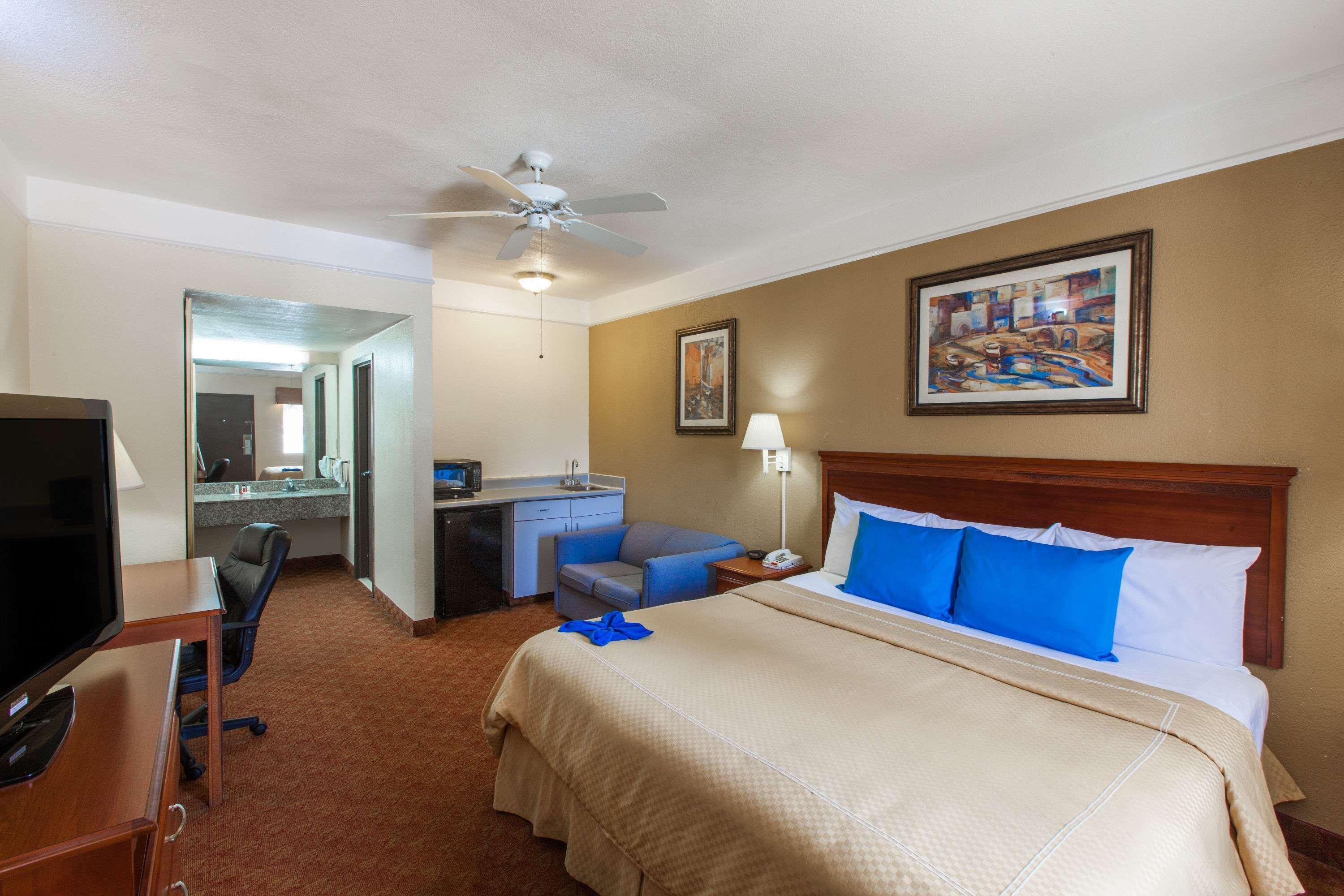 Days Inn & Suites By Wyndham Webster Nasa-Clearlake-Houston Bagian luar foto