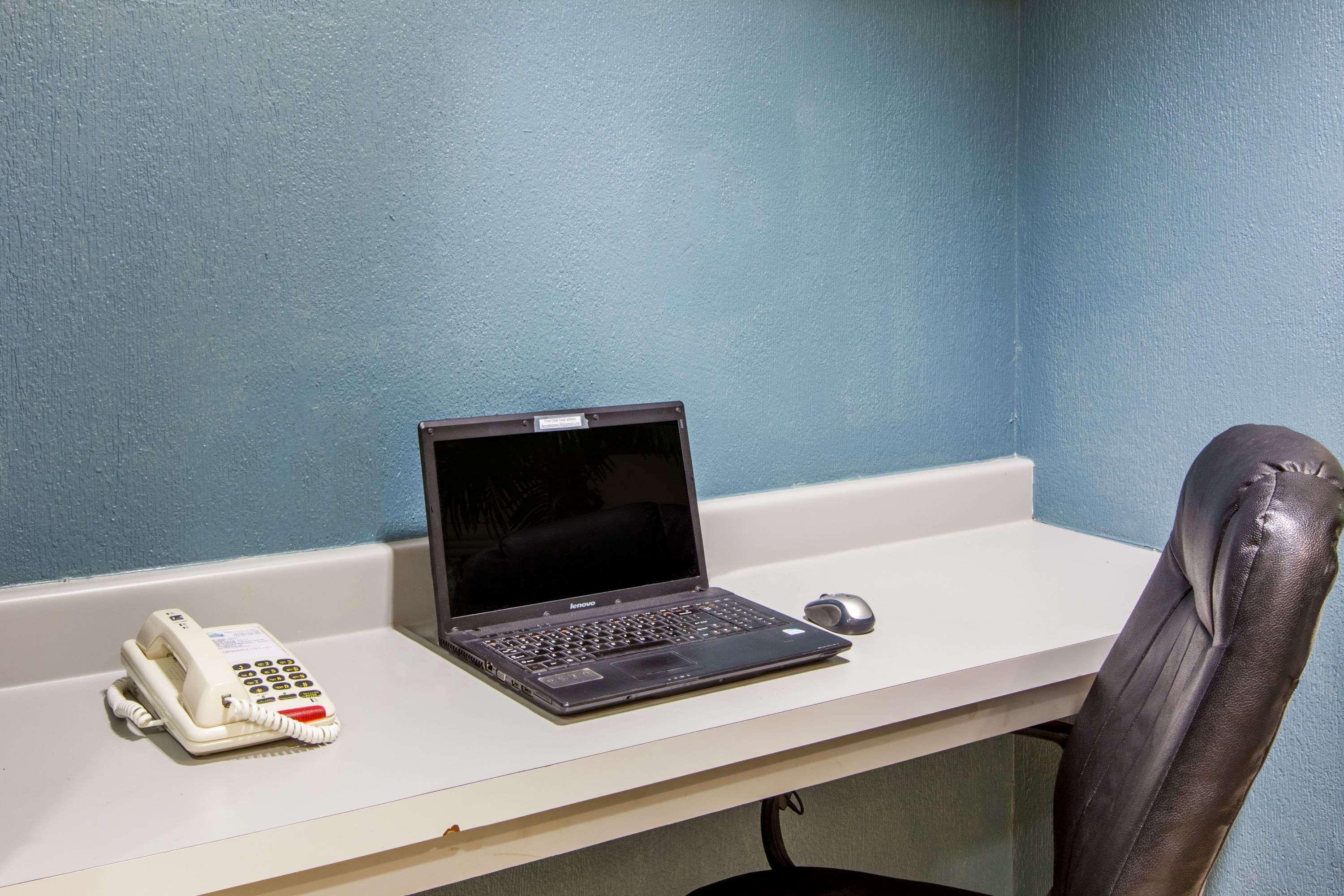 Days Inn & Suites By Wyndham Webster Nasa-Clearlake-Houston Bagian luar foto