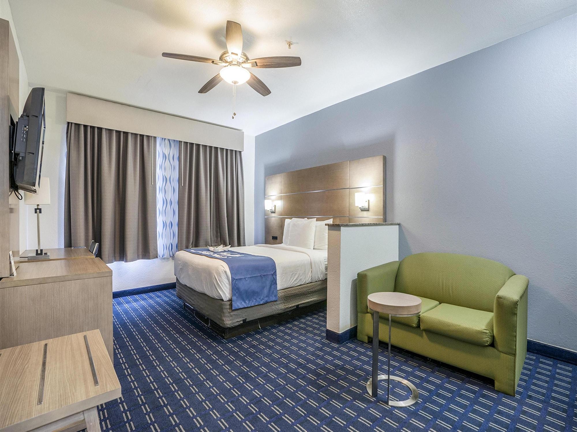 Days Inn & Suites By Wyndham Webster Nasa-Clearlake-Houston Bagian luar foto