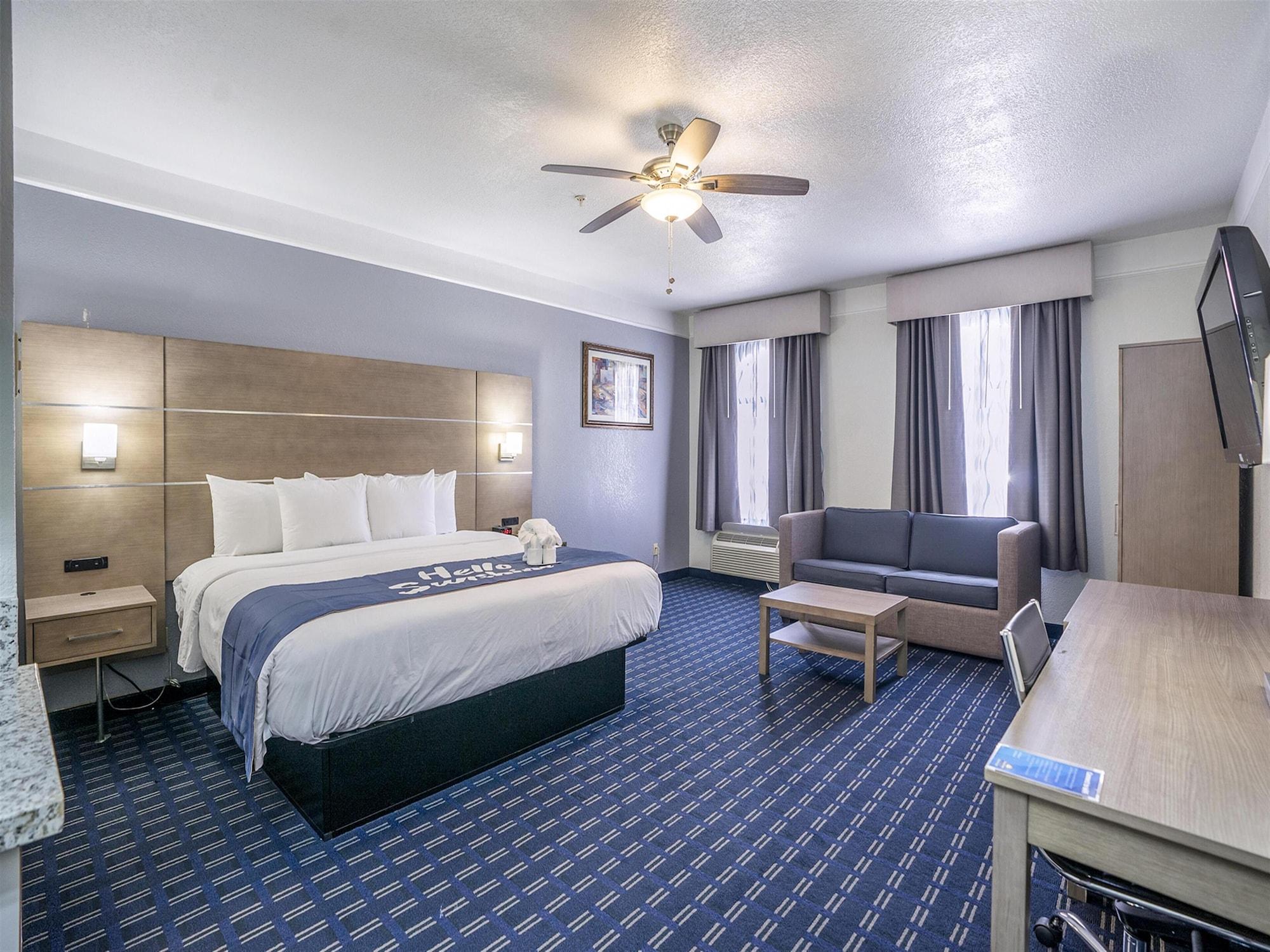 Days Inn & Suites By Wyndham Webster Nasa-Clearlake-Houston Bagian luar foto