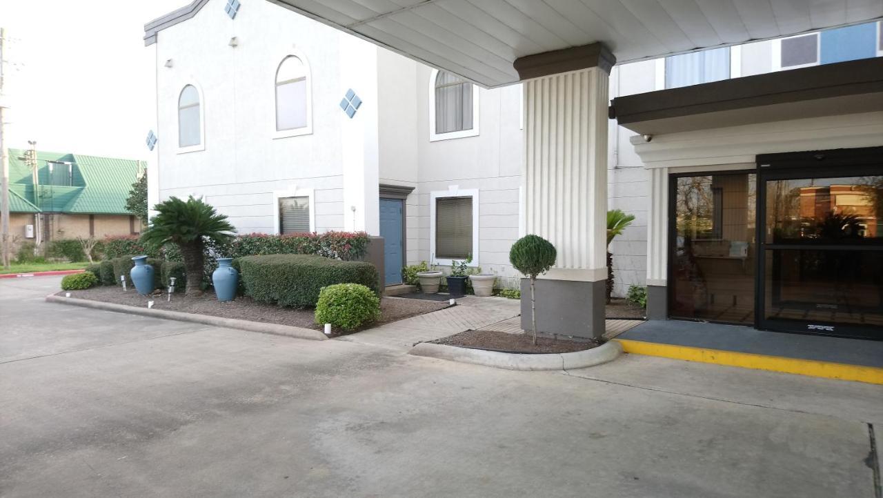 Days Inn & Suites By Wyndham Webster Nasa-Clearlake-Houston Bagian luar foto